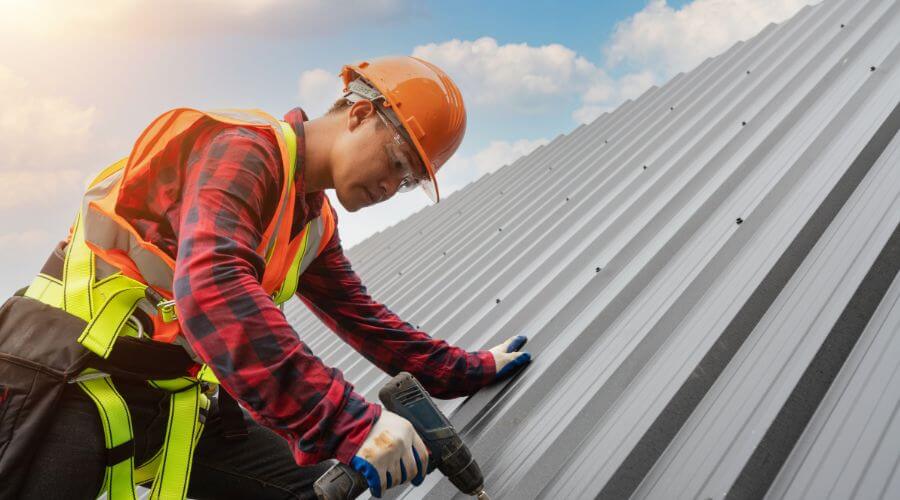 Professional gutter cleaning in Plantersville, MS